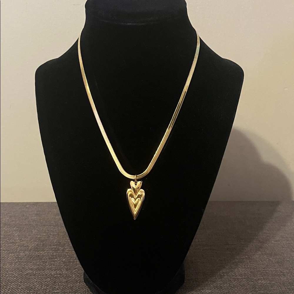 Elegant Gold Heart Pendant Necklace